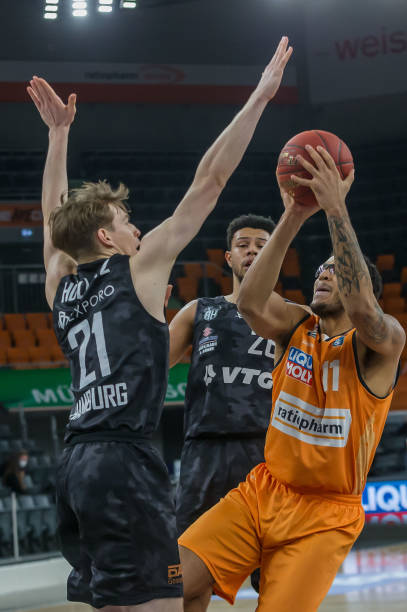 裁判对球员 裁判对球员