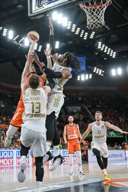 轻球员在关 轻球员在关